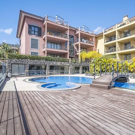 Living By Madeira Sun Travel *